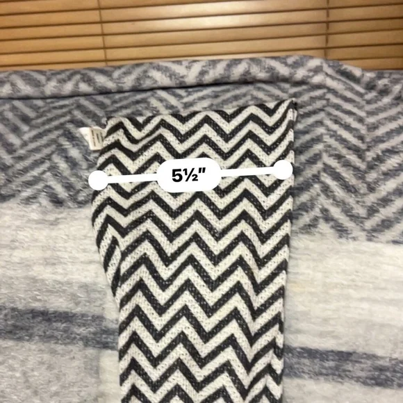 Chevron Infinity Scarf Bordeaux - Picture 6 of 7